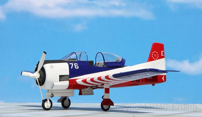 T-28D Trojan Bicentennial Monogram 1-48 Hellinger Othmar 01.JPG